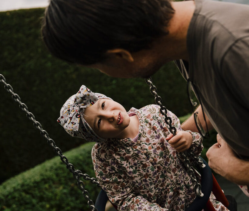 Ragazza sull'altalena